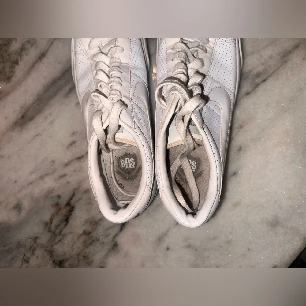 Nike step out